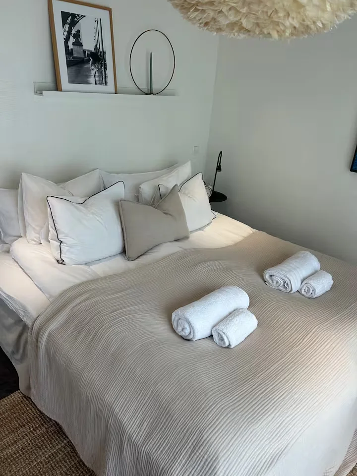 Schlafzimmer in der Villa Bianca auf Älgö bei Stockholm