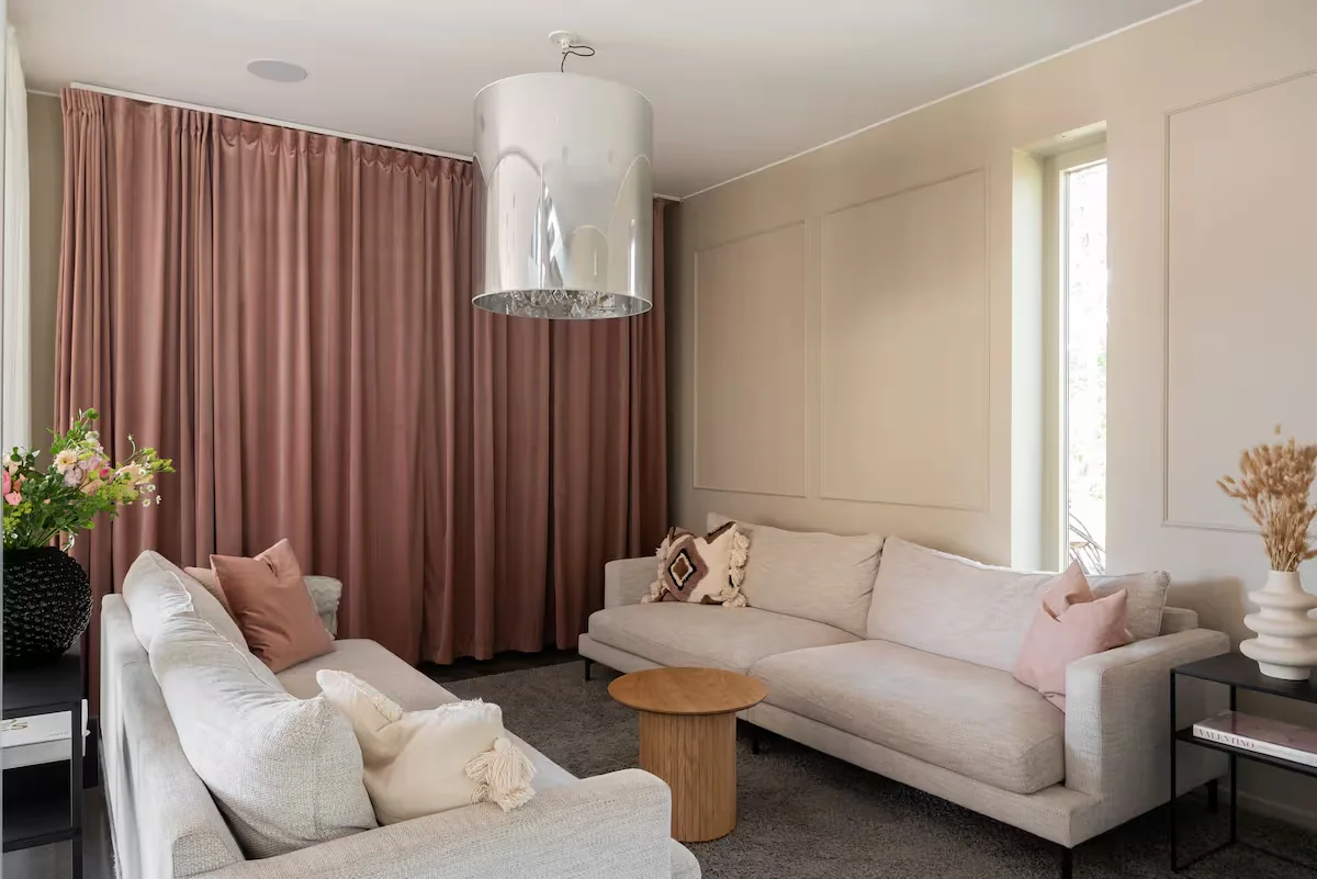 Wohnzimmer in der Villa Bianca auf Älgö bei Stockholm