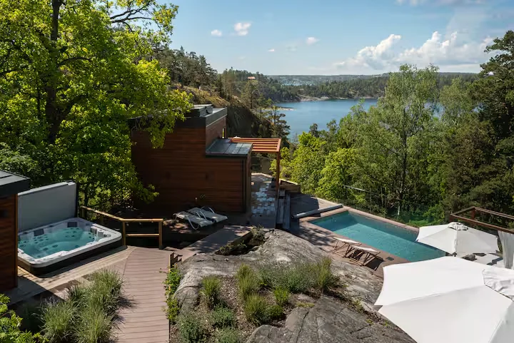 Pool & Whirlpool in der Villa Bianca auf Älgö bei Stockholm
