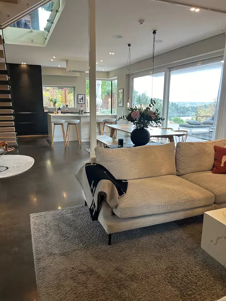 Wohnzimmer in der Villa Bianca auf Älgö bei Stockholm